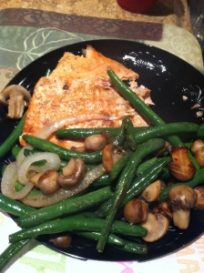 Dinner idea for P90X Phase 2: Salmon with green beans and mushrooms